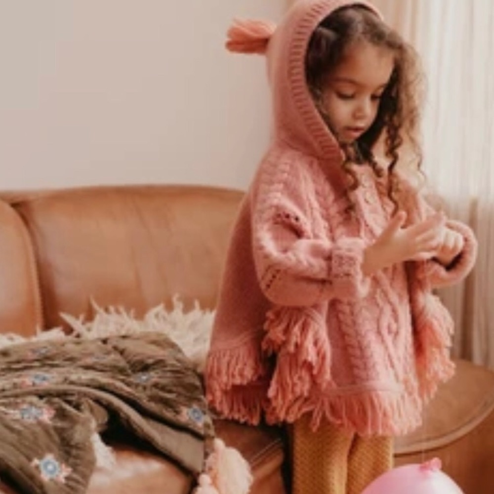Lili Mantle Poncho